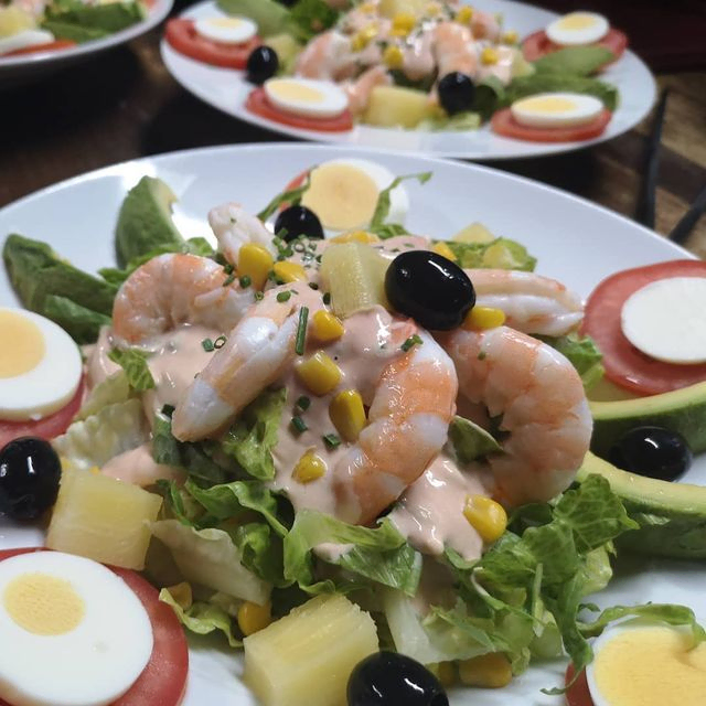 Ensalada imperial con gambas