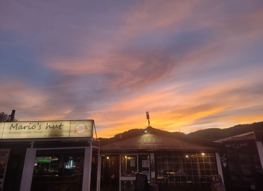 Mario´s Hut Bistro al atardecer