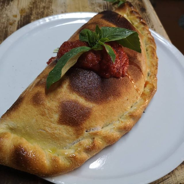 calzone con tomate